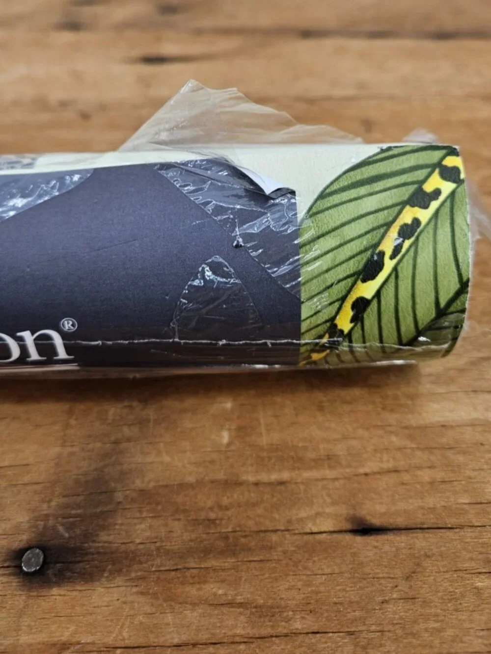Cole and Son Hoopoe Leaves Pattern No. 119/1001 Batch No. A007 10.05m x 52 cm